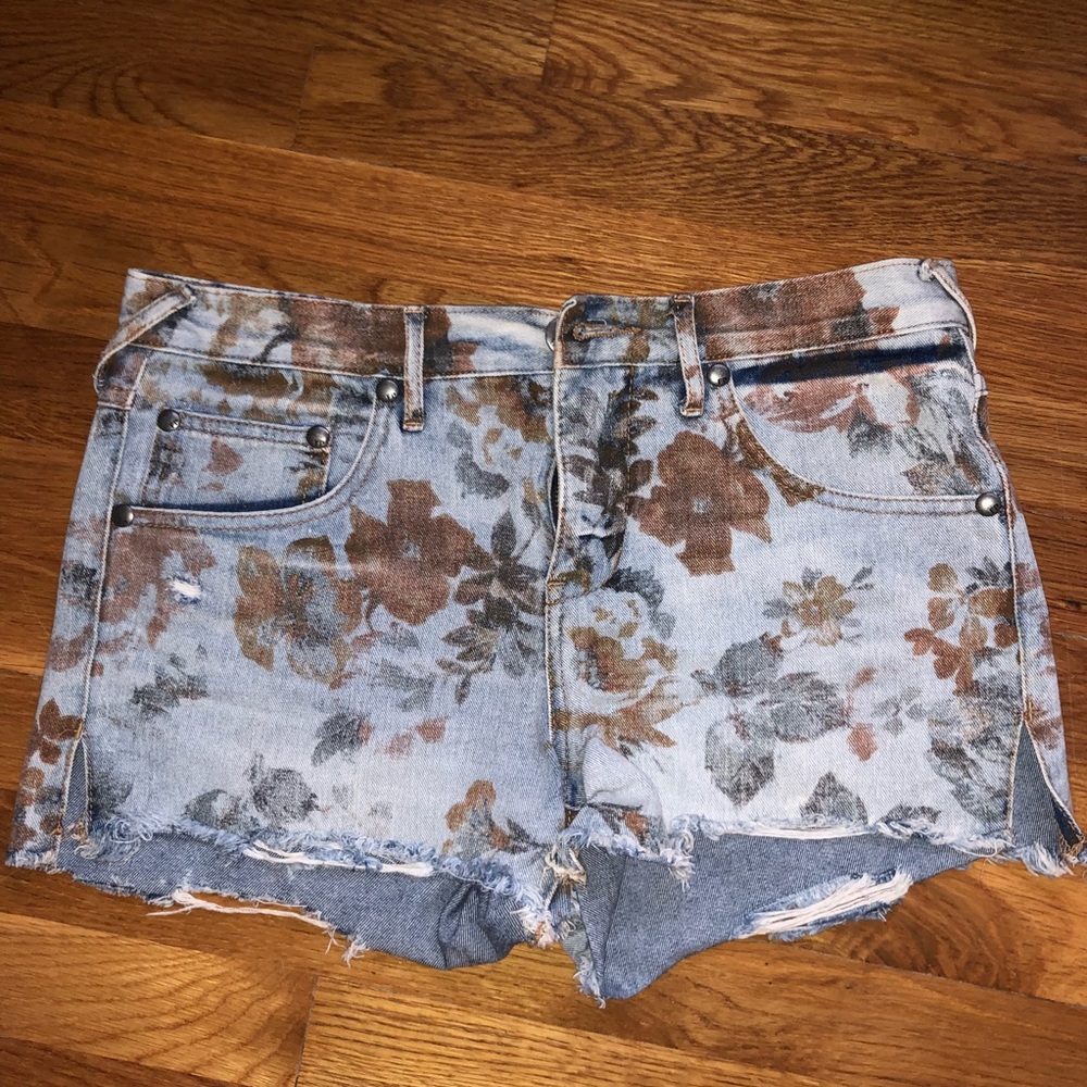 Free People denim shorts size 27
